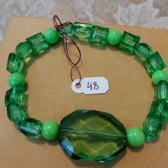 Artemis's Gems custom-made beaded bracelet with large green Jewel, green - Picture 1 of 4